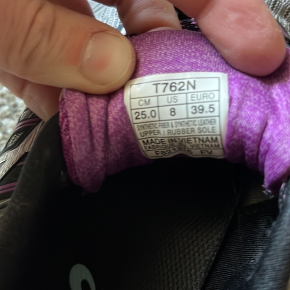 ASICS running shoe - Picture 4 of 4